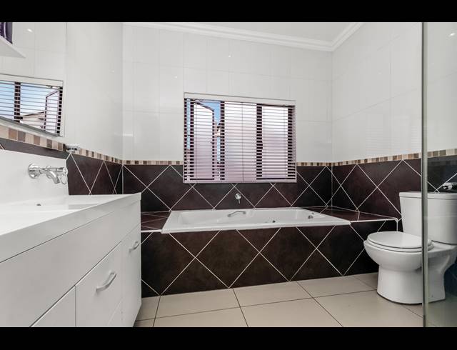 4 BEDROOM HOUSE FOR SALE IN FERNRIDGE ESTATE